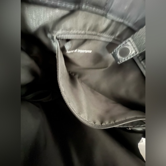 LULULEMON • BAGS
Women • tote bag color black With strap included - Picture 6 of 13